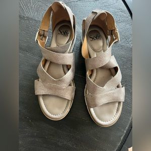 Sofft sandals size 11